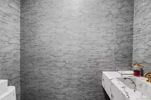 39 Chestnut Ln, Woodbury, NY 11797 - Photo 20