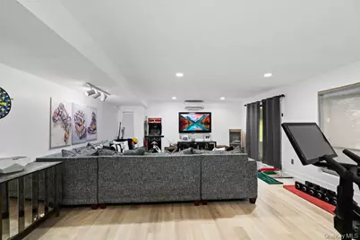 39 Chestnut Lane, Woodbury, NY 11797 - Photo 36