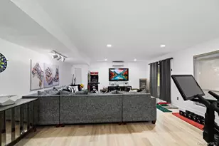 39 Chestnut Ln, Woodbury, NY 11797 - Photo 36