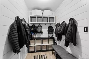 39 Chestnut Ln, Woodbury, NY 11797 - Photo 38