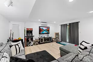 39 Chestnut Ln, Woodbury, NY 11797 - Photo 34