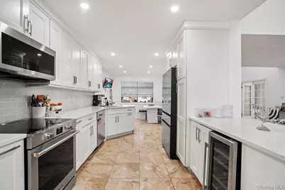 39 Chestnut Lane, Woodbury, NY 11797 - Photo 14