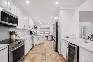 39 Chestnut Ln, Woodbury, NY 11797 - Photo 14