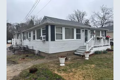 112 Priscilla Avenue, Riverhead, NY 11901 - Photo 2