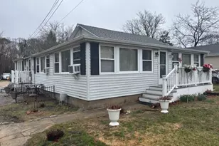 112 Priscilla Ave, Riverhead, NY 11901 - Photo 2