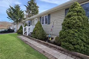 174 Shelby Ave, Holbrook, NY 11741 - Photo 2