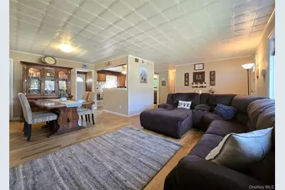 174 Shelby Avenue, Holbrook, NY 11741 - Photo 8