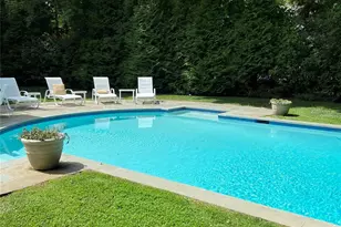 669 Hill St, Southampton, NY 11968 - Photo 2