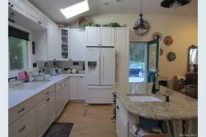 7 Bluebird Lane, Huntington, NY 11743 - Photo 6