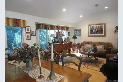 7 Bluebird Lane, Huntington, NY 11743 - Photo 4