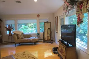 7 Bluebird Ln, Huntington, NY 11743 - Photo 12