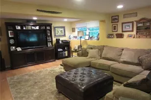 7 Bluebird Ln, Huntington, NY 11743 - Photo 10