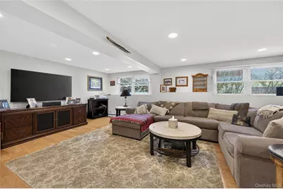 7 Bluebird Lane, Huntington, NY 11743 - Photo 10