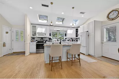 7 Bluebird Lane, Huntington, NY 11743 - Photo 12