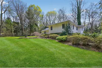 7 Bluebird Lane, Huntington, NY 11743 - Photo 2