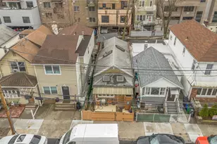 1120 Banner Ave, Brooklyn, NY 11235 - Photo 40