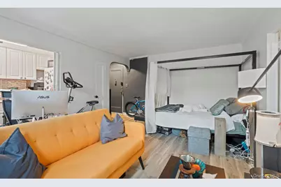 215-12 47 Ave #2B, Bayside, NY 11361 - Photo 8