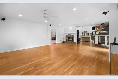 90 Belvedere Drive, Syosset, NY 11791 - Photo 16