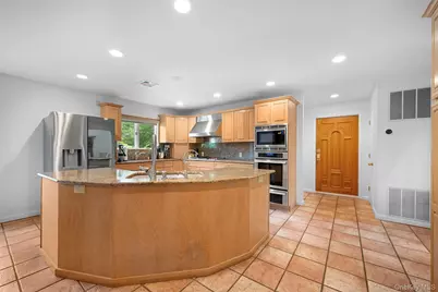 90 Belvedere Drive, Syosset, NY 11791 - Photo 18