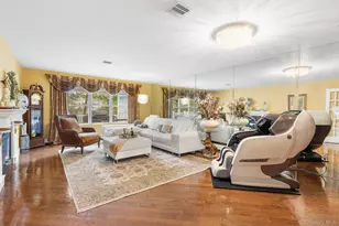 1 Northridge Cir, Huntington, NY 11743 - Photo 4