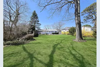 2069 Feuereisen Avenue, Ronkonkoma, NY 11779 - Photo 16