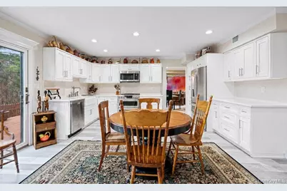 38 Maple Court, Jericho, NY 11753 - Photo 2