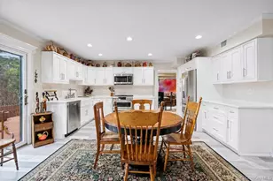 38 Maple Ct, Jericho, NY 11753 - Photo 2