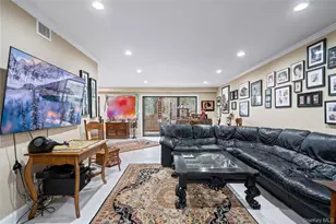 38 Maple Ct, Jericho, NY 11753 - Photo 6