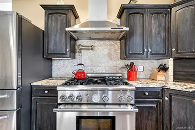 77 Hunt Avenue, Pearl River, NY 10965 - Photo 10