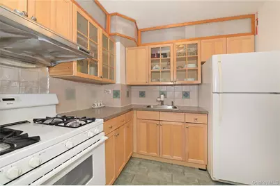 61-20 Grand Central Parkway #A1204, Forest Hills, NY 11375 - Photo 4