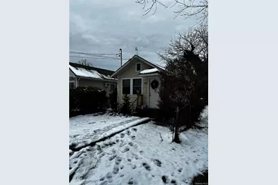 878 S 5th Street, Lindenhurst, NY 11757 - Photo 2