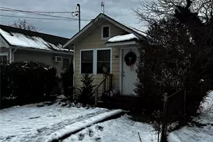 878 S 5th St, Lindenhurst, NY 11757 - Photo 2