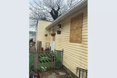 878 S 5th Street, Lindenhurst, NY 11757 - Photo 4