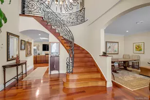 5 Old Field Ln, Great Neck, NY 11020 - Photo 4