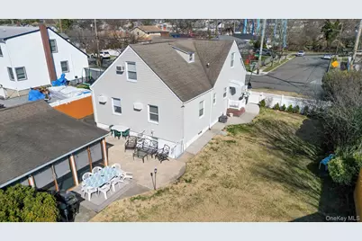 380 Doris Avenue, Franklin Square, NY 11010 - Photo 2