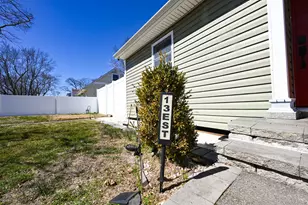 13 E Walnut St, Central Islip, NY 11722 - Photo 2