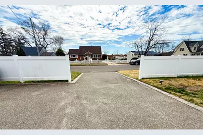 13 E Walnut Street, Central Islip, NY 11722 - Photo 6