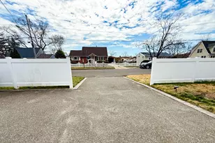 13 E Walnut St, Central Islip, NY 11722 - Photo 6