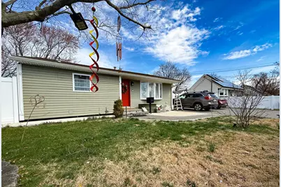 13 E Walnut Street, Central Islip, NY 11722 - Photo 4