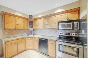 90 Haven Ln, Levittown, NY 11756 - Photo 2