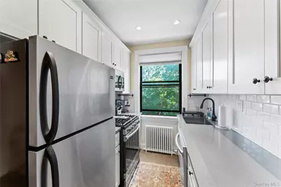 40-01 Little Neck Parkway #11-B, Little Neck, NY 11363 - Photo 8