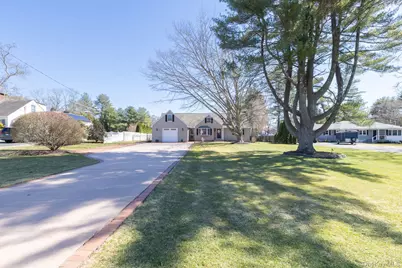 16 Ursular Court, Smithtown, NY 11787 - Photo 2