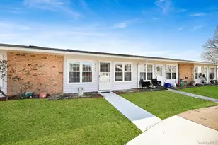 279 Berwick Ct, Ridge, NY 11961 - Photo 12