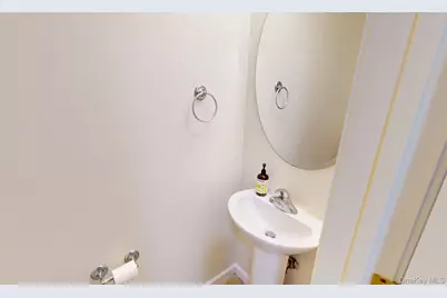 1109 Round Pointe Drive #1109, Haverstraw, NY 10927 - Photo 18