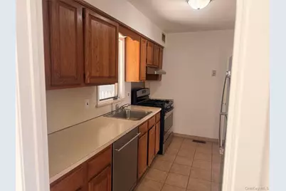 53 Kirkwood Road #Left, Port Washington, NY 11050 - Photo 6