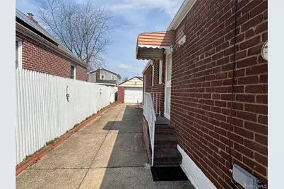 7 Catherine Court, Elmont, NY 11003 - Photo 4