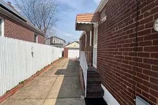 7 Catherine Ct, Elmont, NY 11003 - Photo 4