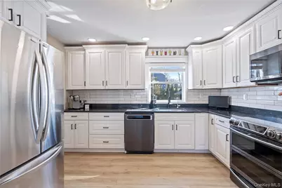 281 Breeze Avenue, Ronkonkoma, NY 11779 - Photo 10