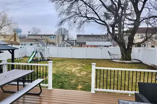 684 Dorothea Ln, Elmont, NY 11003 - Photo 16