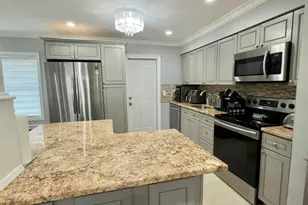 684 Dorothea Ln, Elmont, NY 11003 - Photo 18